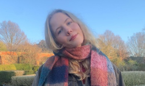 Eva Tollett.
